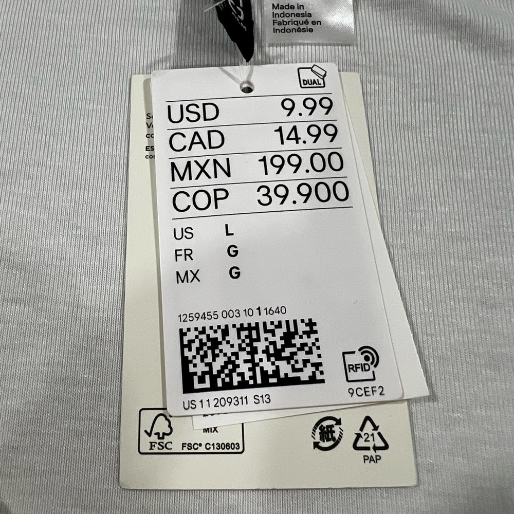 Women’s White Long-Sleeve Scoop Neck Top - Picture 2 of 3